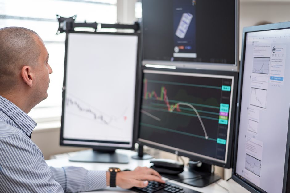 Porträt von Lukas Braun, Dozent für Data Visualization und Dashboards